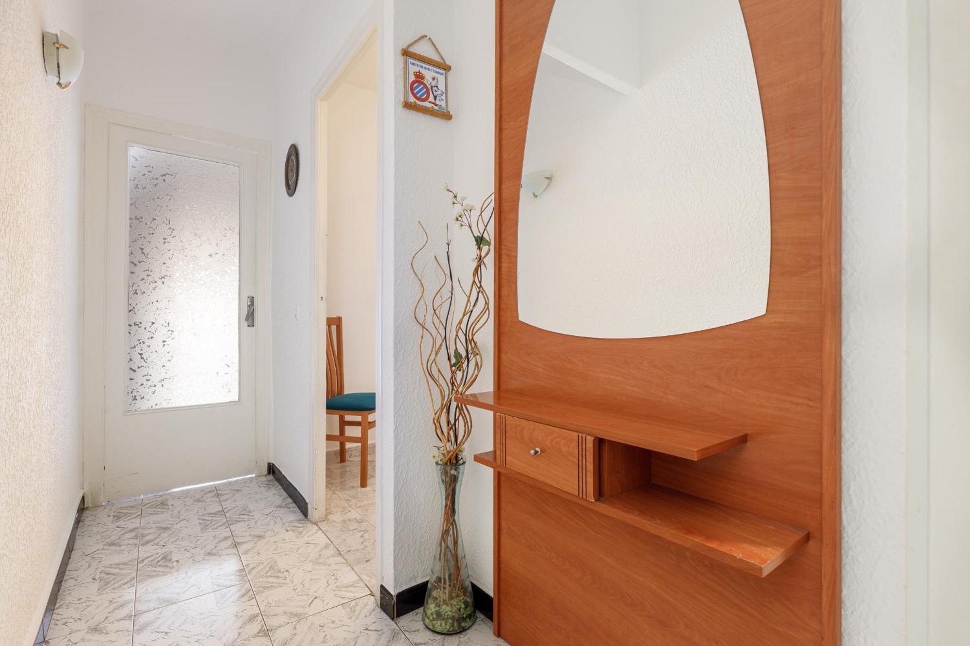Besos - Bright Apartment Close To Congress & Port Сан-Адриан-де-Бесос Экстерьер фото