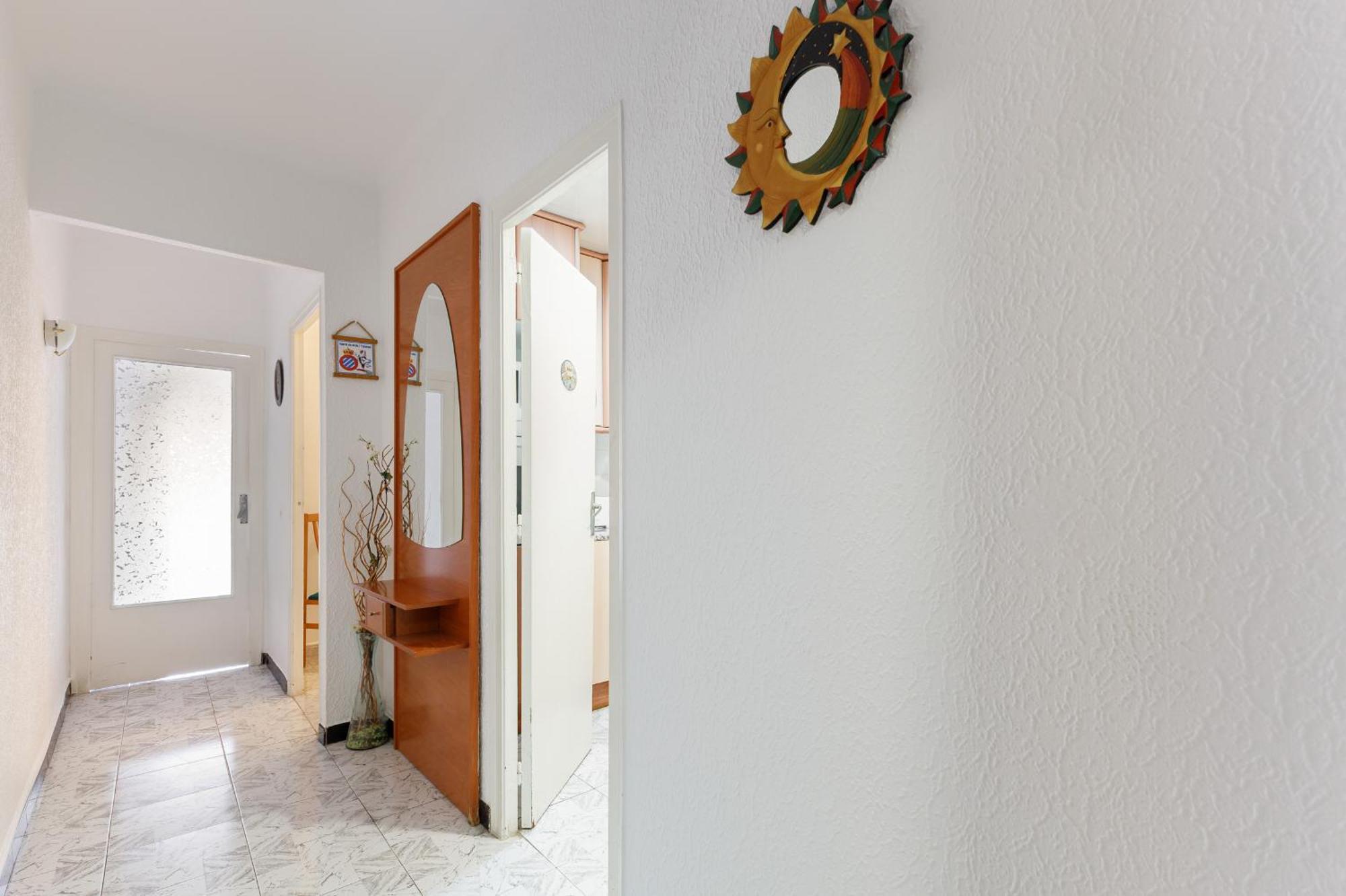 Besos - Bright Apartment Close To Congress & Port Сан-Адриан-де-Бесос Экстерьер фото