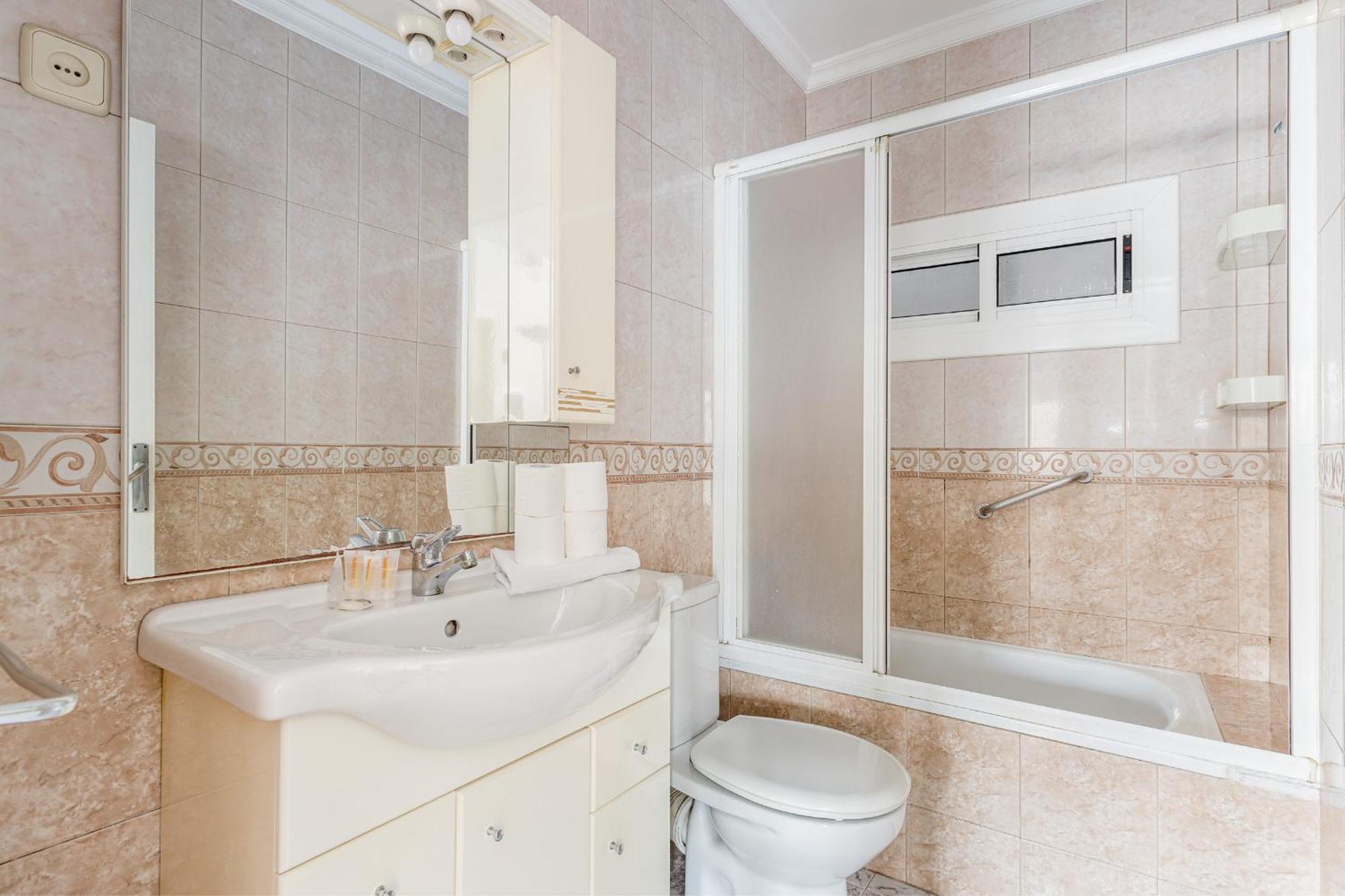 Besos - Bright Apartment Close To Congress & Port Сан-Адриан-де-Бесос Экстерьер фото