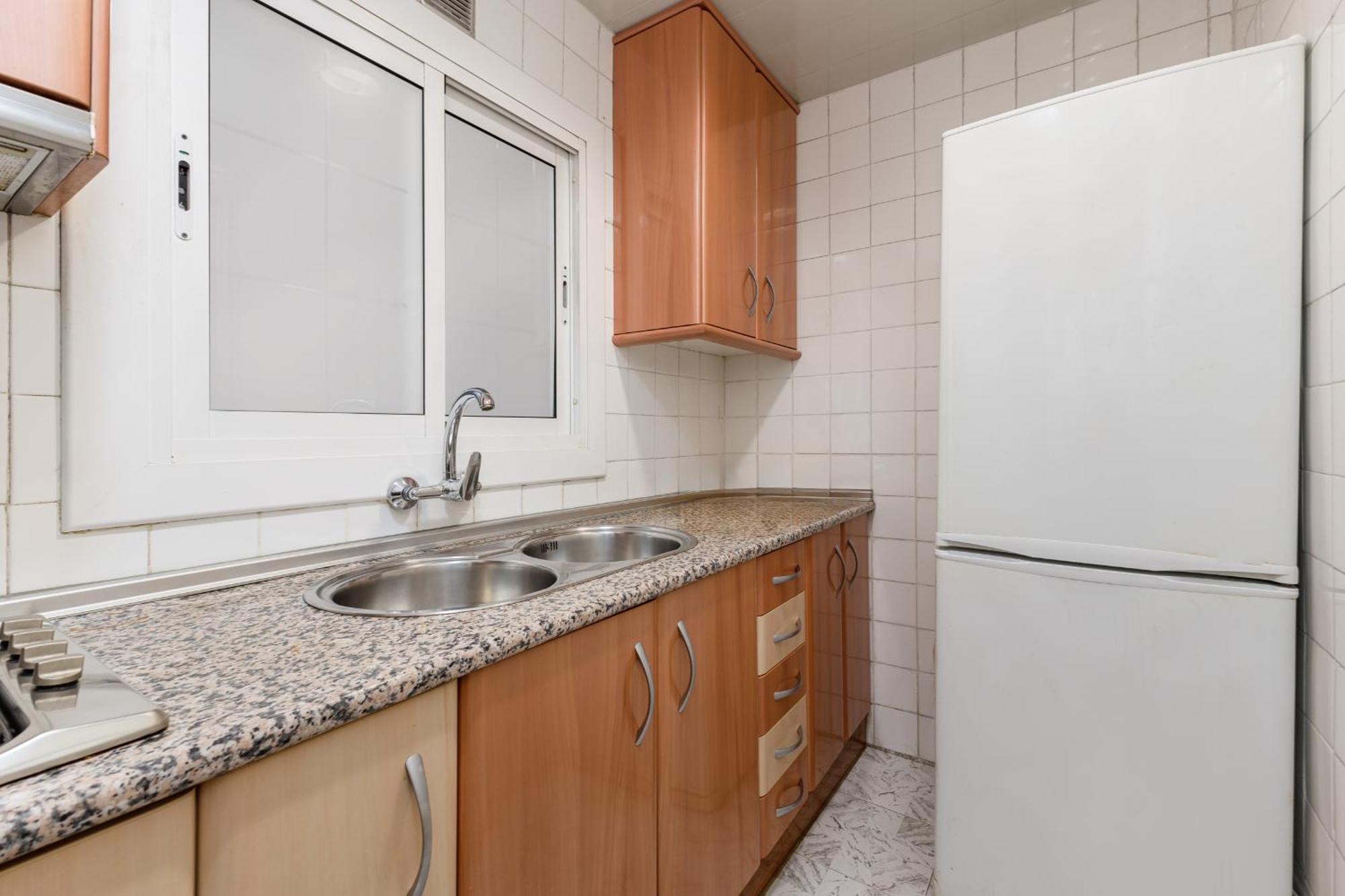Besos - Bright Apartment Close To Congress & Port Сан-Адриан-де-Бесос Экстерьер фото