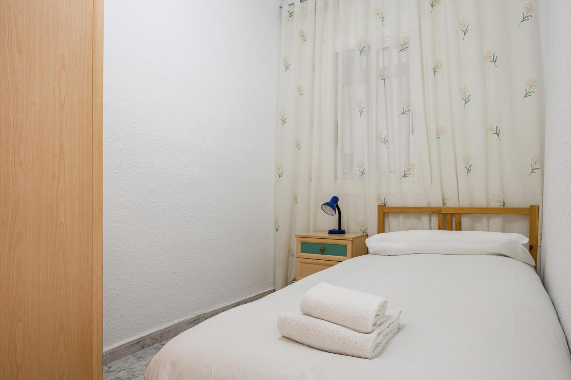 Besos - Bright Apartment Close To Congress & Port Сан-Адриан-де-Бесос Экстерьер фото