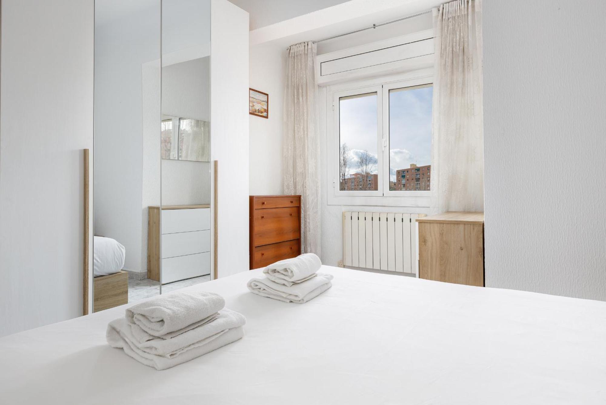 Besos - Bright Apartment Close To Congress & Port Сан-Адриан-де-Бесос Экстерьер фото