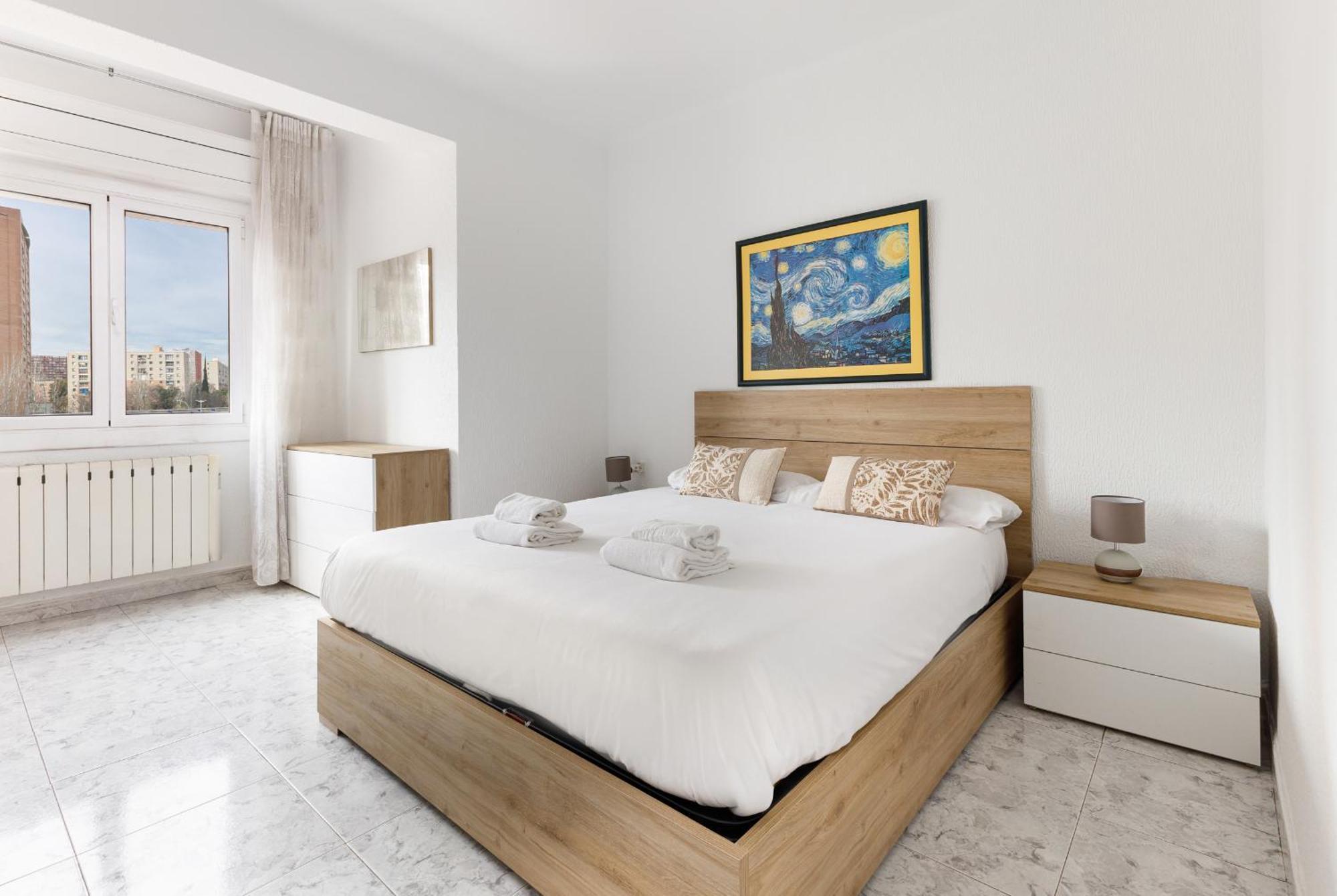 Besos - Bright Apartment Close To Congress & Port Сан-Адриан-де-Бесос Экстерьер фото